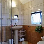 Stimmungsvolle Mit Grossem Garten By Interhome * 잘라카로쉬