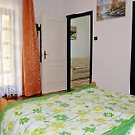 Stimmungsvolle Mit Grossem Garten By Interhome 아파트