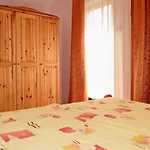 Stimmungsvolle Mit Grossem Garten By Interhome 아파트 *