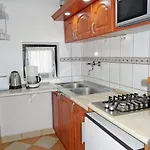 아파트 Stimmungsvolle Mit Grossem Garten By Interhome