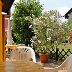 Stimmungsvolle Mit Grossem Garten By Interhome 아파트