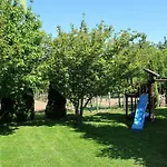 Stimmungsvolle Mit Grossem Garten By Interhome Lejlighed