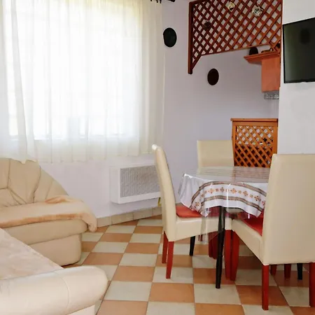 Stimmungsvolle Mit Grossem Garten By Interhome Διαμέρισμα