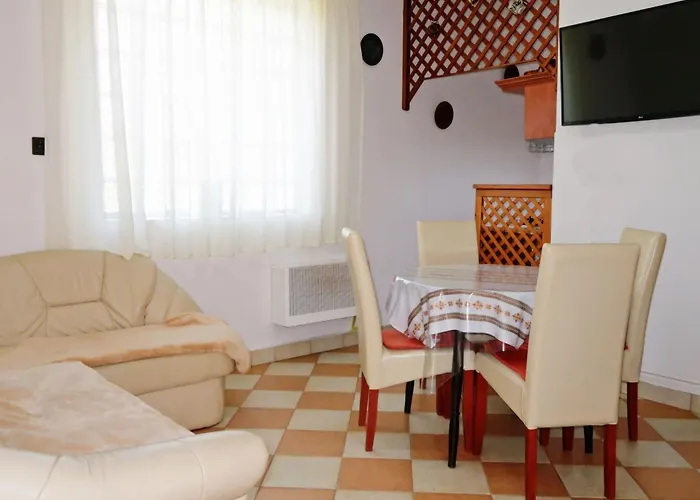 Stimmungsvolle Mit Grossem Garten By Interhome Διαμέρισμα