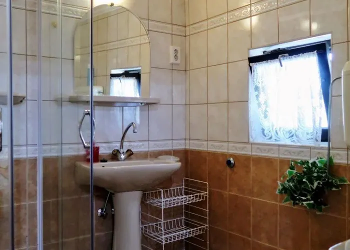 Stimmungsvolle Mit Grossem Garten By Interhome * ザラカロシュ