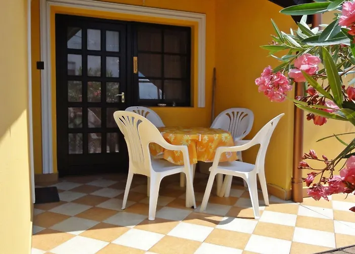 Stimmungsvolle Mit Grossem Garten By Interhome ザラカロシュ